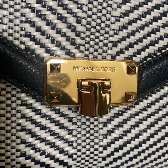 EUC Michael Kors Blue Navy and White Kinsley XS satchel. - Picture 4 of 17